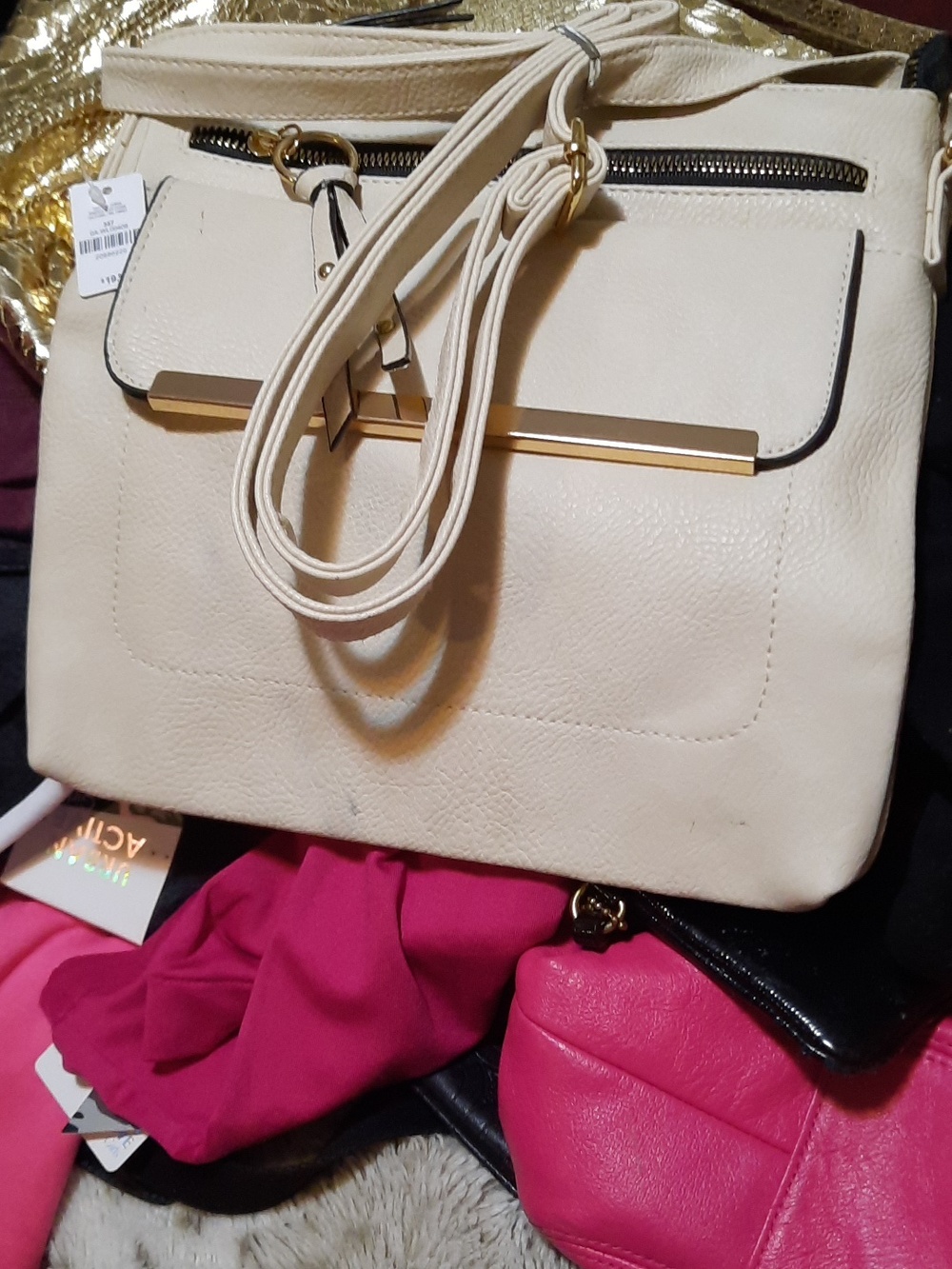 NWT GREY CROSSBODY BAG DEEP POCKETS CARRY ALL CROSS BODY PURSE OFF WHITE